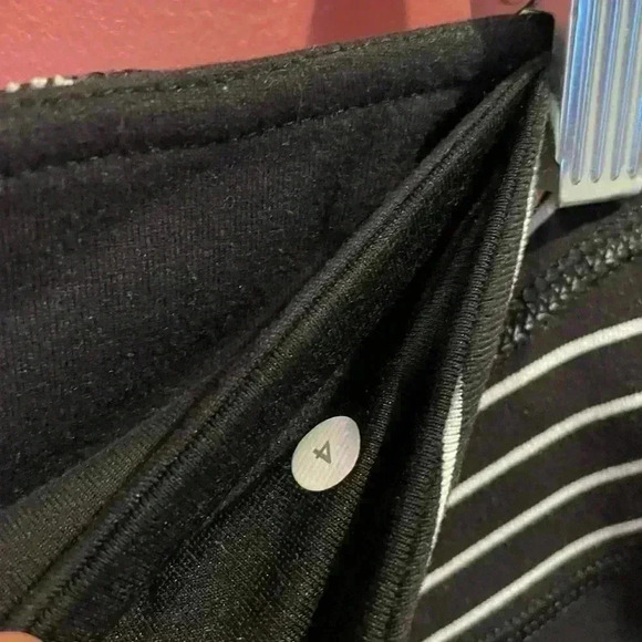 Lululemon Cropped Pants - Picture 3 of 7